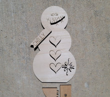 Load image into Gallery viewer, Winter Family Shelf sitter